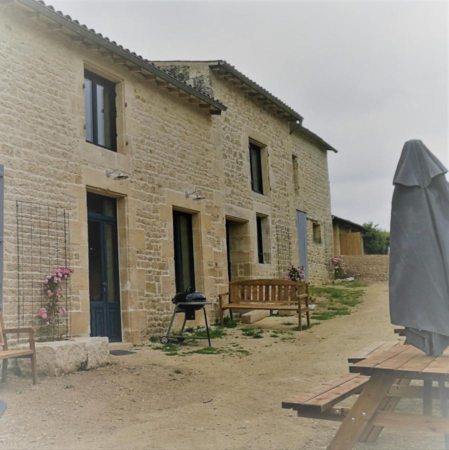 Château des Loups - Les Cèdres Bleus Echire Esterno foto