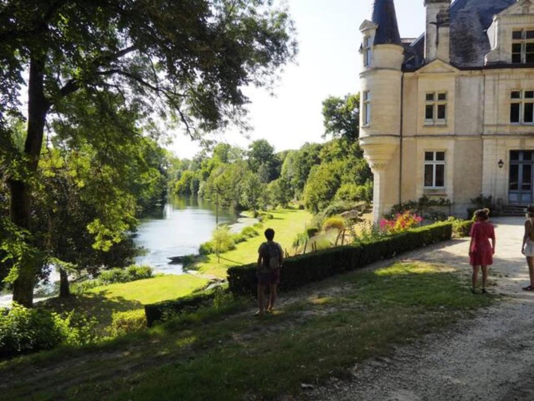 Château des Loups - Les Cèdres Bleus Echire Esterno foto