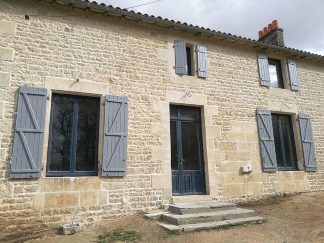 Château des Loups - Les Cèdres Bleus Echire Esterno foto