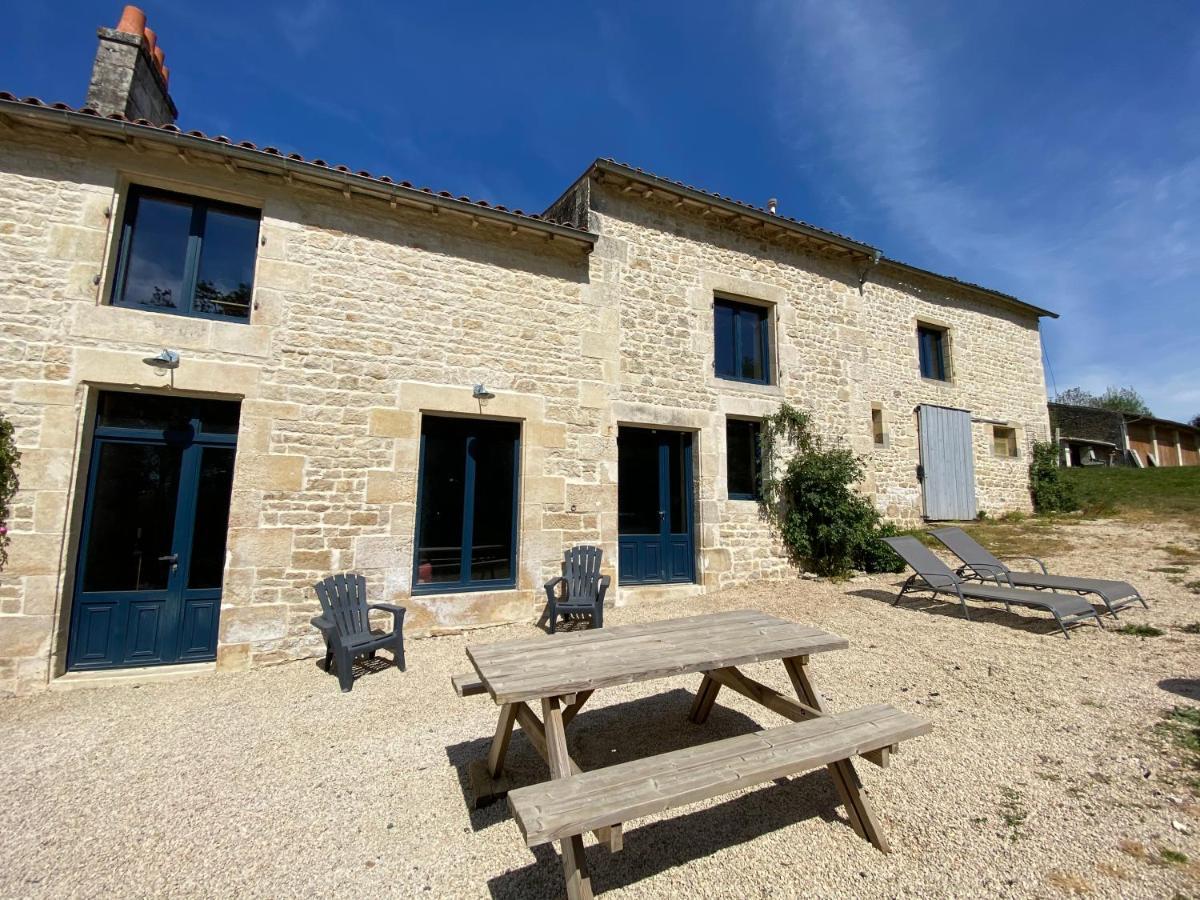 Château des Loups - Les Cèdres Bleus Echire Esterno foto
