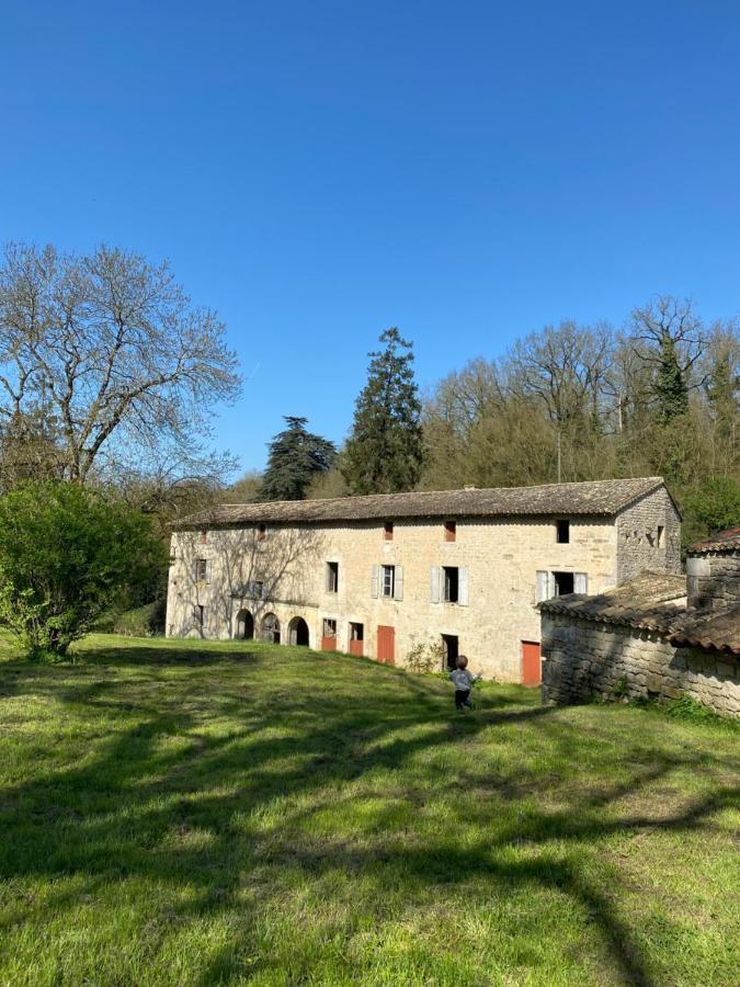 Château des Loups - Les Cèdres Bleus Echire Esterno foto