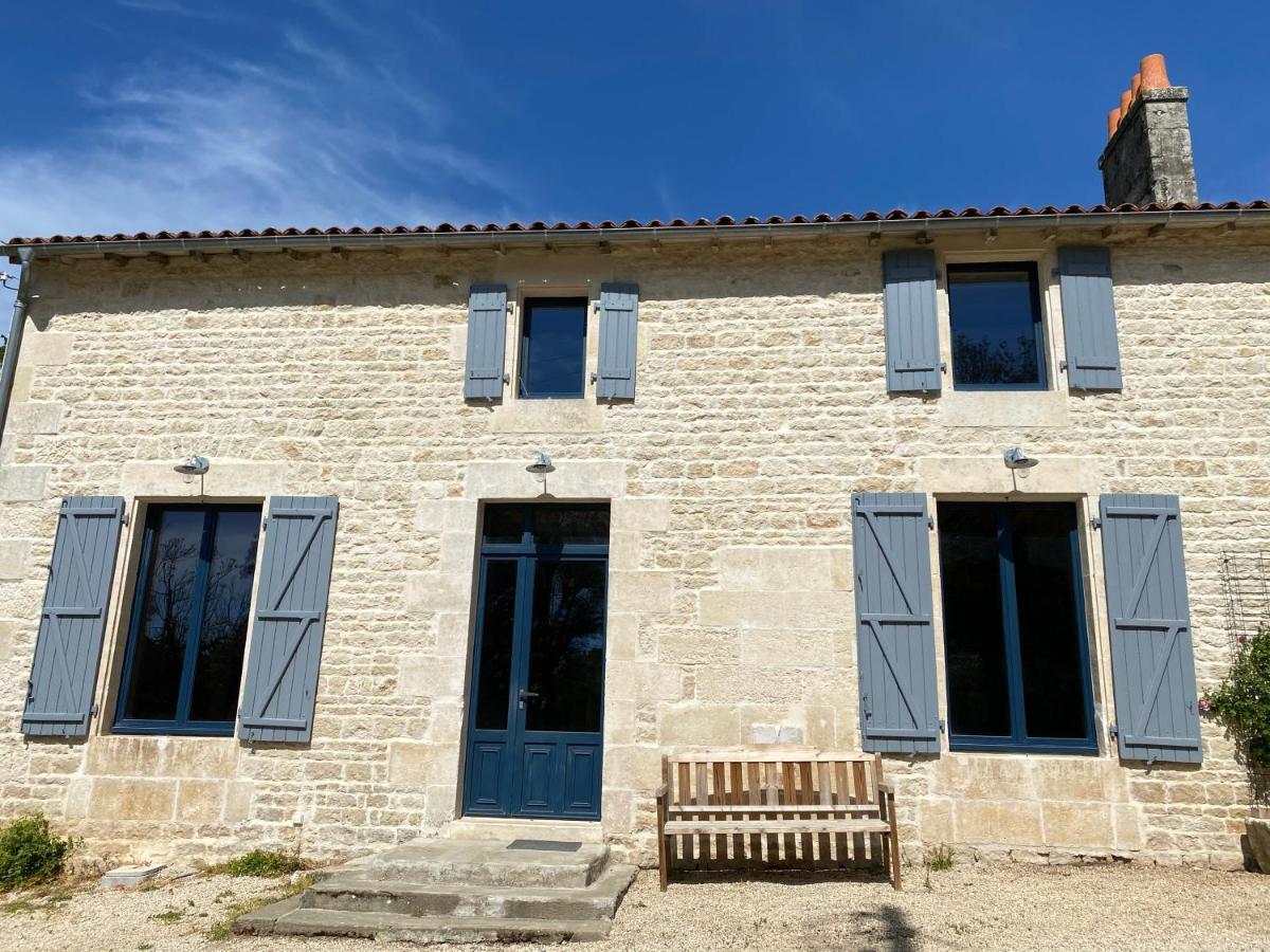 Château des Loups - Les Cèdres Bleus Echire Esterno foto