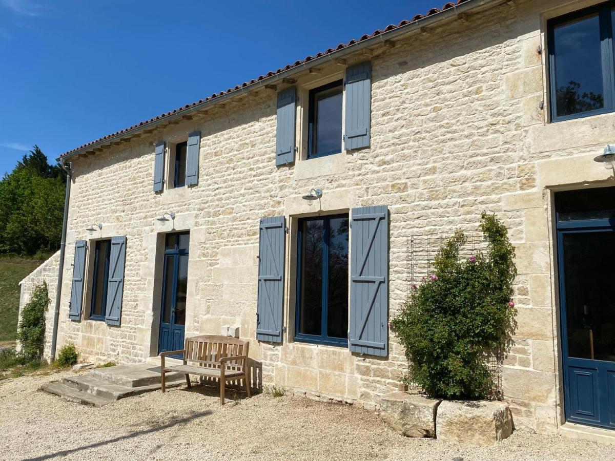 Château des Loups - Les Cèdres Bleus Echire Esterno foto