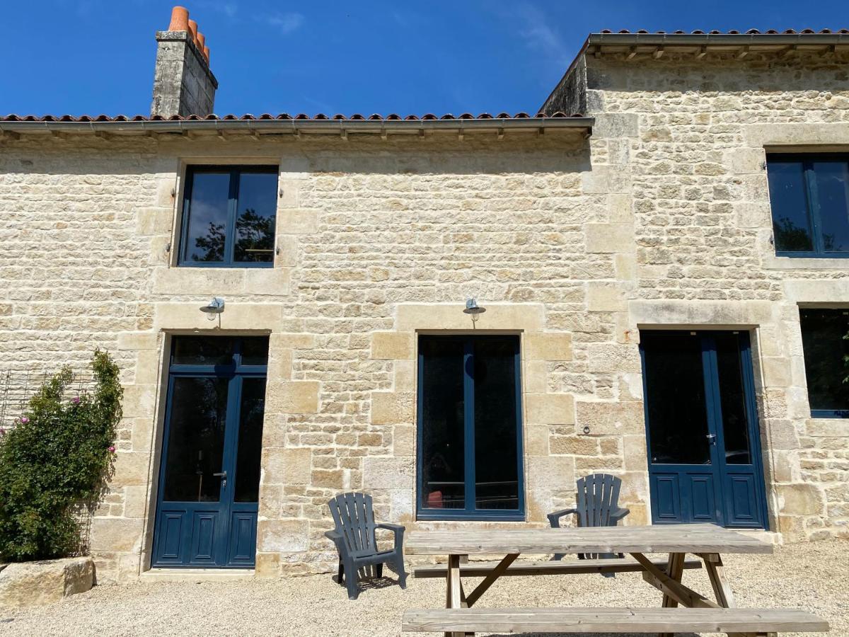 Château des Loups - Les Cèdres Bleus Echire Esterno foto