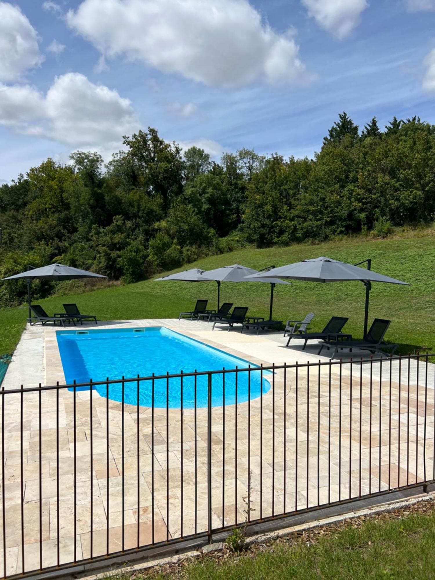 Château des Loups - Les Cèdres Bleus Echire Esterno foto